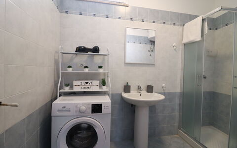 Casa Kalès Otranto – Holiday Home 4 Guests – Ac, W: Bathroom, Plumbing Fixture, Interior Design, Flooring, Sink, Bathroom Sink, Floor, Toilet, Tap, Plumbing
