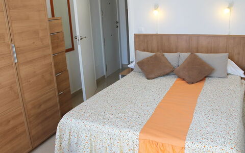 Turia Playa: Bedroom, Bed, Room, Furniture, Bed Sheet, Property, Bedding, Mattress, Interior Design, Floor