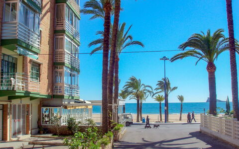 Turia Playa: Sky, Water, Building, Plant, Daytime, Azure, Tree, Arecales, Shade, Beach