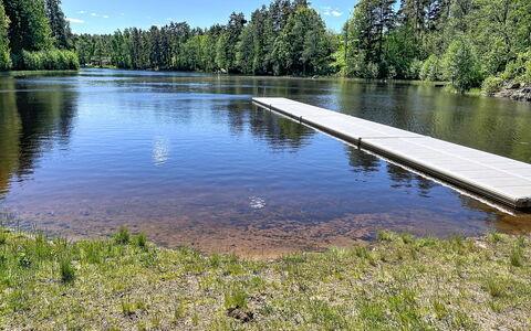 Skolhuset: Water, Water Resources, Tree, Body Of Water, Watercourse, Natural Landscape, Waterway, Bank, Lake, Reflection