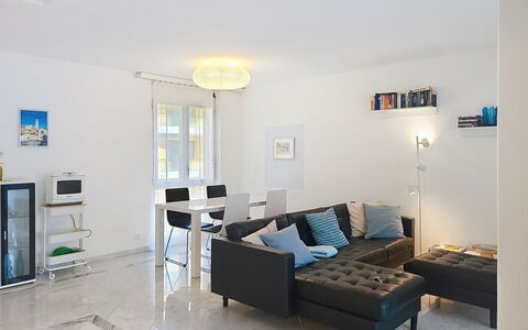 Apt. Hermosa: Furniture, Interior Design, Flooring, Couch, Floor, Living Room, Table, Ceiling, Room, Home