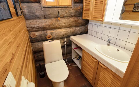 Janttara: Toilet Seat, Wood, Flooring, Toilet, Floor, Plumbing Fixture, Sink, Plumbing, Bathroom, Wood Stain