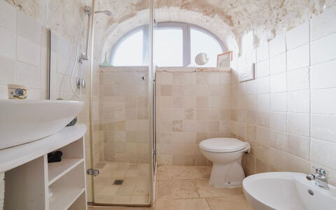 Trulli al Verde Viburno: Wall, Plumbing Fixture, Bathroom, Flooring, Floor, Toilet, Interior Design, Toilet Seat, Plumbing, Tile