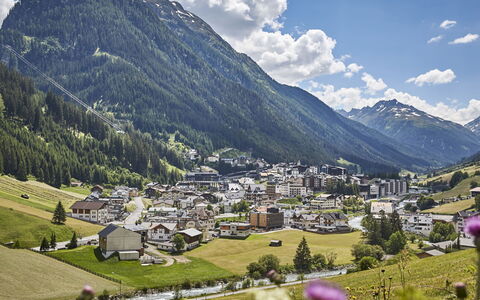Ischgl 120: Mountainous Landforms, Mountain, Landscape, Hill, Highland, Mountain Range, Hill Station, Valley, Village, Slope