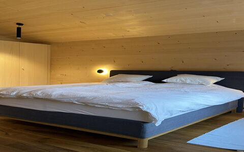 Baren Penthouse: Wood, Flooring, Bedroom, Interior Design, Floor, Ceiling, Bed, Bed Frame, Wood Flooring, Bed Sheet