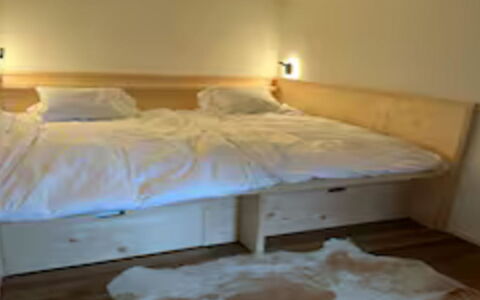 Baren Penthouse: Furniture, Bed, Bedroom, Interior Design, Wood, Textile, Floor, Room, Bedding, Linens