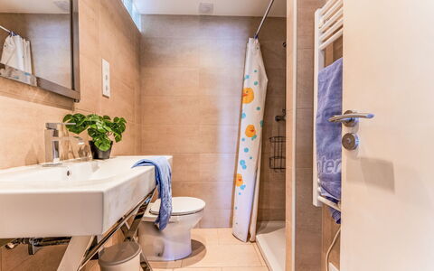 Cambrils 40: Flooring, Interior Design, Floor, Plumbing Fixture, Bathroom, Toilet, Toilet Seat, Furniture, Plumbing, Room