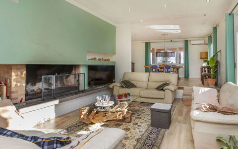 Argentona 642: Furniture, Interior Design, Flooring, Floor, Wall, Couch, Ceiling, Wood, Room, Living Room