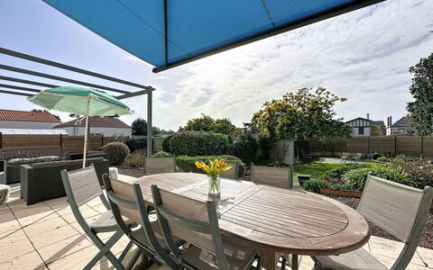 Briasel: Furniture, Outdoor Furniture, Table, Chair, Outdoor Table, Garden, Kitchen & Dining Room Table, Patio, Restaurant, Flowerpot