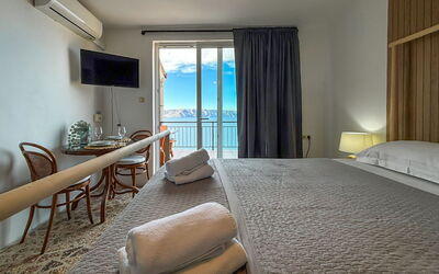 Accommodation:&nbsp;Sea&Mount 122.2