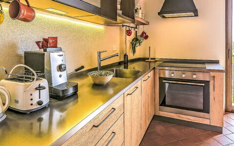 Il Canto dei Merli: Kitchen, Countertop, Kitchen Appliance, Major Appliance, Interior Design, Wood, Flooring, Cabinetry, Home Appliance, Furniture