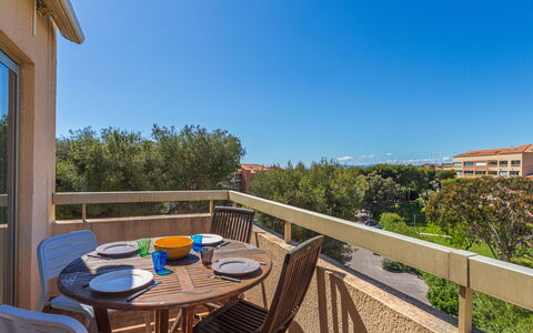 Alisier: House, Residential Area, Home, Roof, Composite Material, Estate, Cottage, Shade, Swimming Pool, Villa
