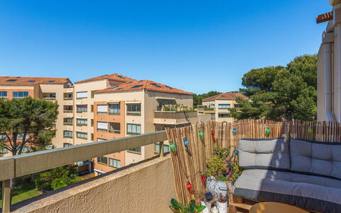 Alisier: House, Residential Area, Home, Roof, Composite Material, Estate, Cottage, Shade, Swimming Pool, Villa