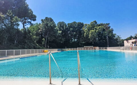 Alisier: Swimming Pool, Composite Material, Resort, Fence, Thermae, Leisure Centre, Resort Town, Hotel, Handrail