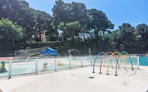Alisier: Swimming Pool, Composite Material, Recreation, Leisure, Resort, Fence, Leisure Centre, Park, Resort Town