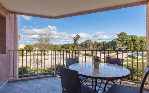 La Londe les Maures 301: Shrub, Home, House, Estate, Mansion, Historic House, Villa, Siding