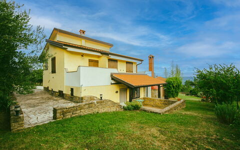 Margherita: Shrub, Home, House, Estate, Mansion, Historic House, Villa, Siding