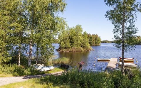 Holmen: Water, Tree, Natural Landscape, Bank, Watercourse, Lake, Channel, Riparian Zone