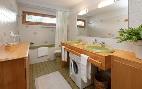 Veni, Vidi, Mansi: Interior Design, Bathroom Sink, Plumbing Fixture, Flooring, Furniture, Wood, Sink, Ceiling, Floor, Bathroom