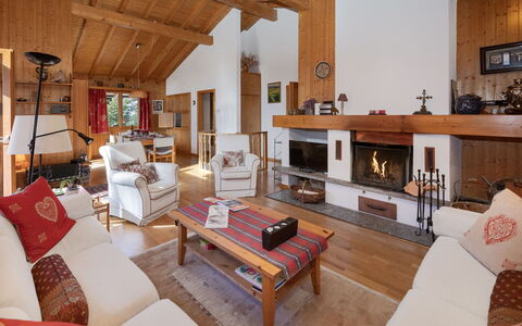 Veni, Vidi, Mansi: Wood, House, Furniture, Home, Cottage, Interior Design, Living Room, Ceiling, Room, Beam