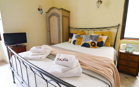 Scilla Centro Storico Otranto: Bed, Bedroom, Furniture, Bedding, Bed Sheet, Interior Design, Linens, Room, Floor, Bed Frame