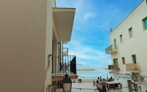 Scilla Centro Storico Otranto: Building, Window, Town, Neighbourhood, Architecture, Residential Area, Apartment, Urban Design, Balcony