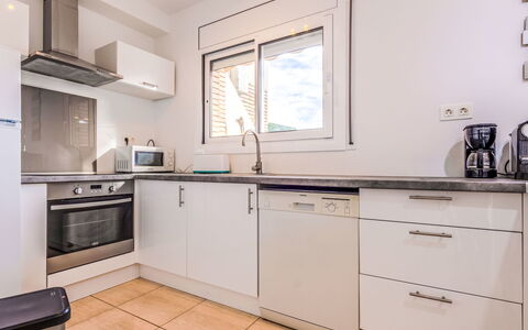 Cambrils 68: Kitchen, Kitchen Appliance, Countertop, Major Appliance, Cabinetry, Flooring, Interior Design, Home Appliance, Floor, Furniture