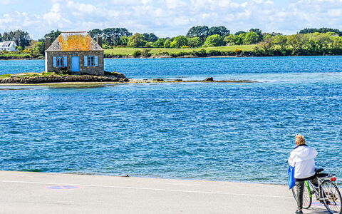 Maison de Saint-Cado: Water, Watercourse, Coastal And Oceanic Landforms, Bank, Lake, Coast, Sea, Shore, Beach, Leisure
