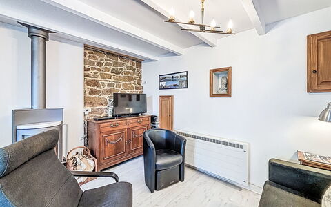 Maison de Saint-Cado: Furniture, Interior Design, Flooring, Ceiling, Floor, Room, Apartment, Living Room, Couch, Picture Frame
