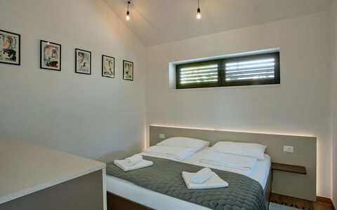 Das Klet: Interior Design, Ceiling, Floor, Room, Bedroom, Bed, Bed Frame, Bedding, Pillow, Hardwood