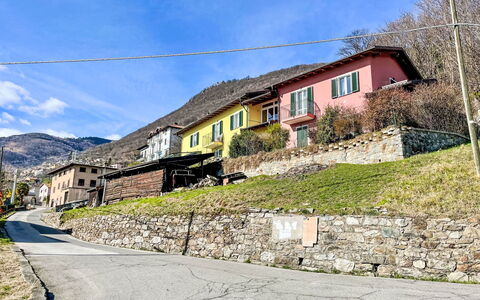 Libellula: Wall, Building, House, Residential Area, Home, Architecture, Hill, Rural Area, Village, Human Settlement