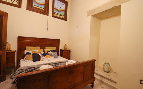 Cariddi Dimora Otranto: Furniture, Wood, Bed, Bedroom, Interior Design, Flooring, Floor, Bed Sheet, Room, Drawer