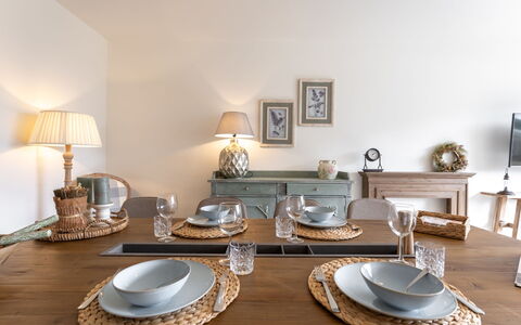 Sand Beach: Furniture, Tableware, Serveware, Table, Dishware, Interior Design, Kitchen & Dining Room Table, Porcelain, Plate, Dining Room