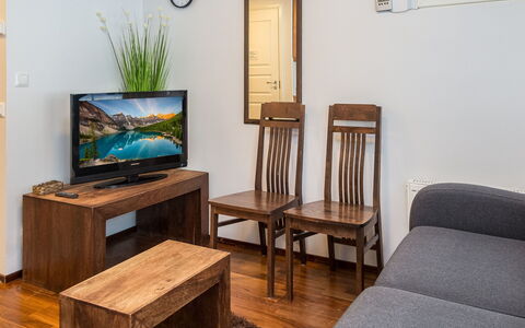 Point Vale 2 As 2: Furniture, Interior Design, Flooring, Wood, Floor, Room, Wood Flooring, Picture Frame, Lighting, Television