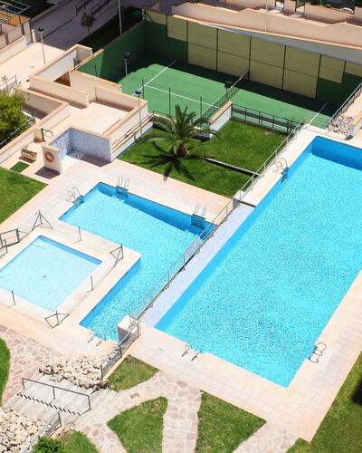 Tamarindo: Plant, Daytime, Swimming Pool, Building, Green, Blue, Water, Window, Shade, Urban Design