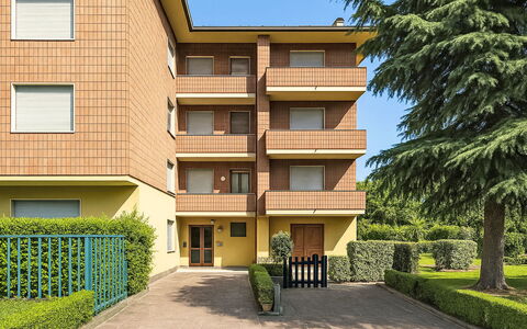 Etrusco Apartment: Residential Area, Shrub, Apartment, Urban Design, Lawn, Hedge, Condominium, Garden, Balcony, Estate