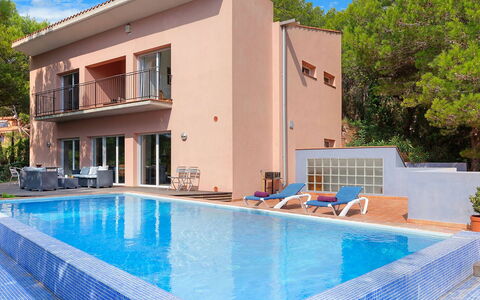 Villa Susanna: Swimming Pool, Resort, Residential Area, Human Settlement, Composite Material, Apartment, Outdoor Furniture, Leisure, Estate, Eco Hotel
