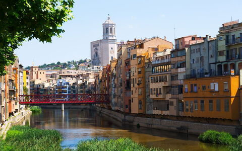 Villa Tamariu: Building, Daytime, City, Channel, Waterway, Urban Area, Canal, Neighbourhood, Watercourse, Apartment