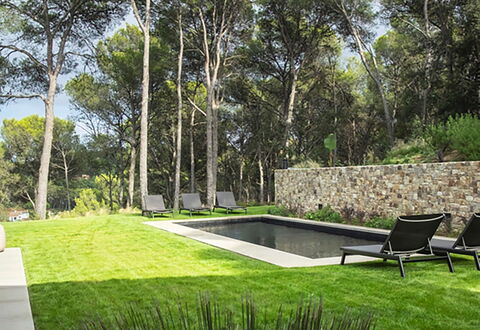Villa Bamby: Garden, Shade, Swimming Pool, Landscaping, Outdoor Furniture, Lawn, Backyard, Yard, Design, Park