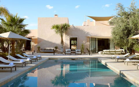 Villa Eleganza: Swimming Pool, Resort, Outdoor Furniture, Sunlounger, Estate, Shade, Umbrella, Hacienda, Villa, Landscaping