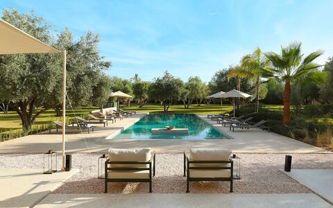 Villa Eleganza: Swimming Pool, Reflection, Garden, Resort, Shade, Estate, Outdoor Furniture, Landscaping, Reflecting Pool, Pond