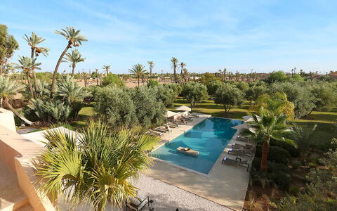 Villa Eleganza: Swimming Pool, Resort, Reflection, Outdoor Furniture