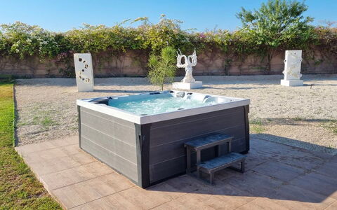 Villa Jamalu: Composite Material, Leisure, Jacuzzi, Swimming Pool, Water Feature, Plumbing Fixture, Bathtub