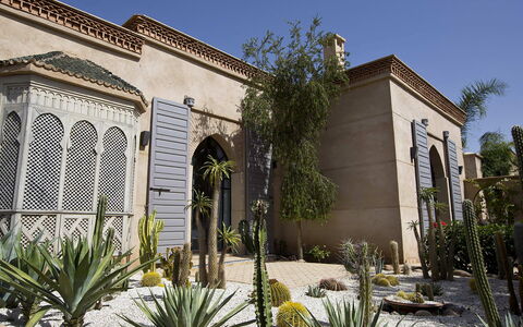 Villa Orange Trees: Shrub, Estate, Landscaping, Hacienda, Garden, Shade, Mansion, Courtyard, Design