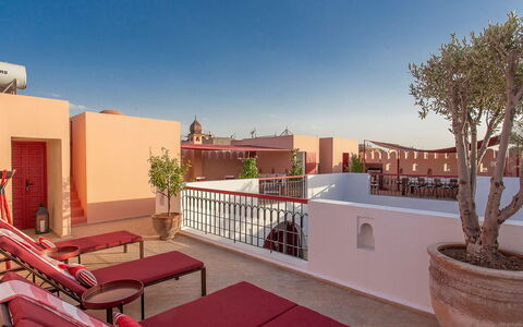 Dar Splendid: Wall, Apartment, Furniture, Chair, Design, Outdoor Furniture, Courtyard, Houseplant, Balcony, Hotel