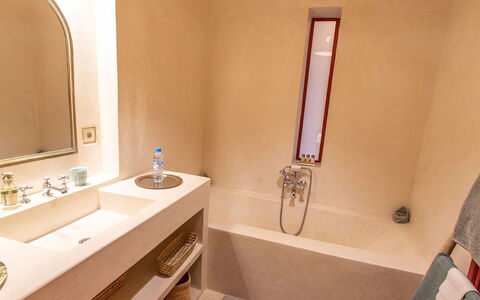 Dar Splendid: Wall, Plumbing Fixture, Flooring, Floor, Bathroom, Interior Design, Tap, Plumbing, Bathroom Sink, Brown