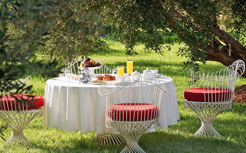 Villa Susan: Furniture, Tablecloth, Outdoor Furniture, Outdoor Table, Lawn, Garden, Chair, Yard, Linens, Park