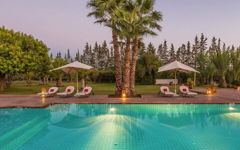 Dar Maril: Swimming Pool, Resort, Outdoor Furniture, Eco Hotel, Umbrella, Sunlounger, Hacienda, Landscaping, Resort Town