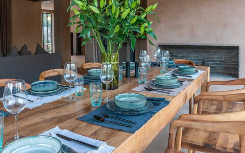 Dar Sun: Furniture, Table, Interior Design, Wood, Tableware, Dining Room, Kitchen & Dining Room Table, Chair, Serveware, Flooring