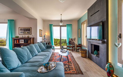 Casa Gentile: Furniture, Table, Interior Design, Couch, Chair, Home, Living Room, Room, Apartment